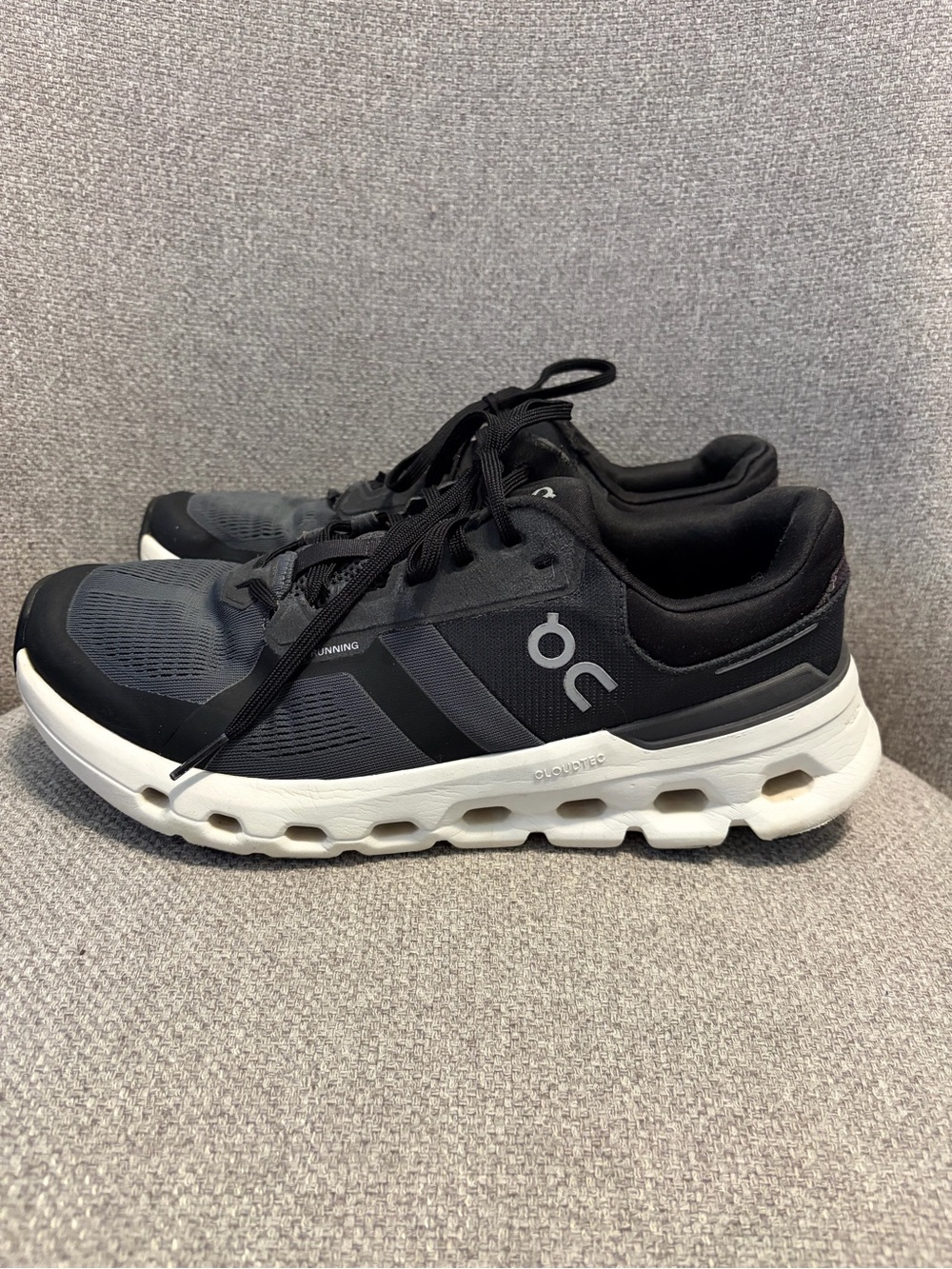 ON CLOUD- size 11 women cloud runner 2 in eclipse/black